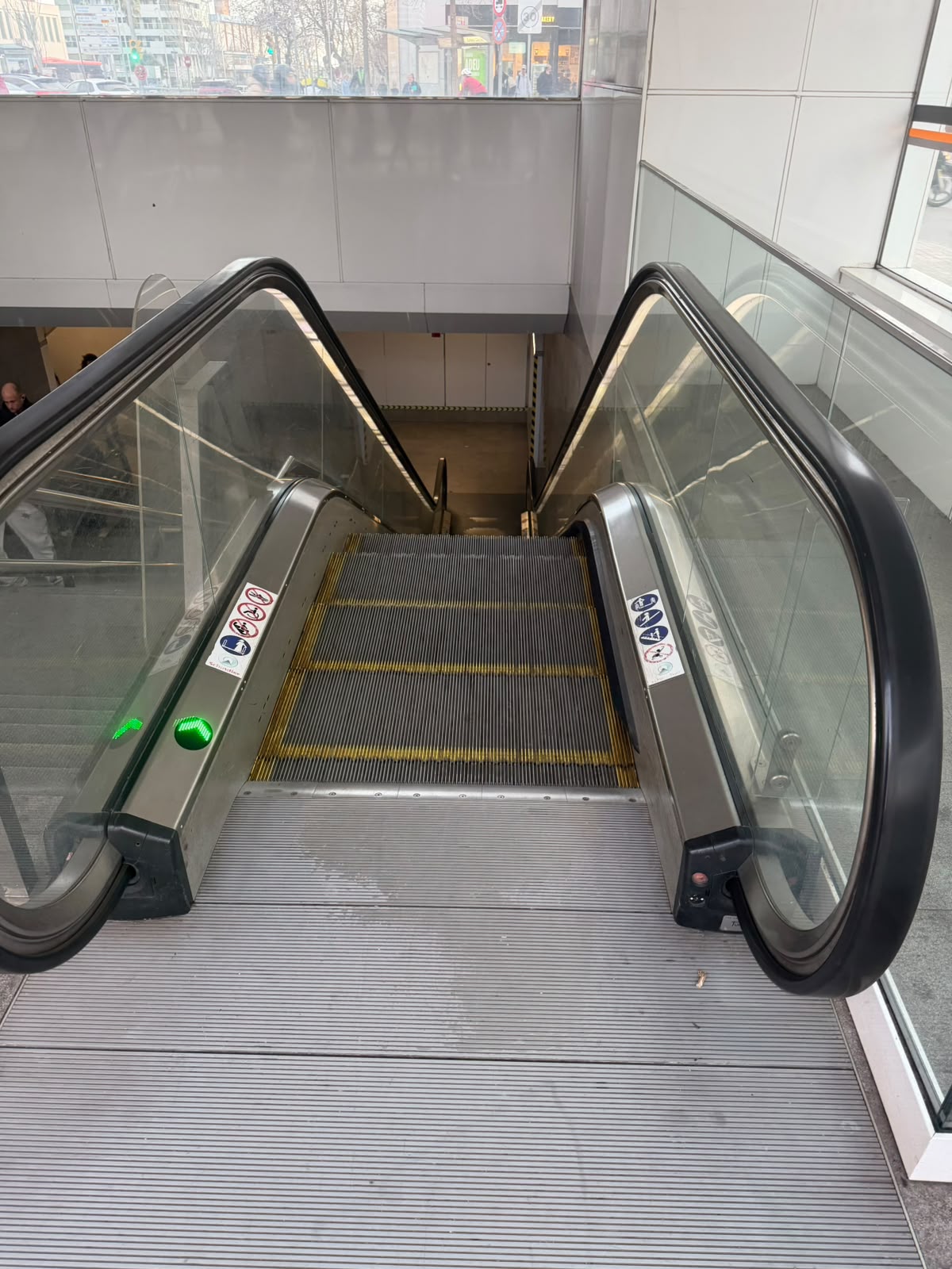 Escaleras mecánicas interiores instaladas por Ascensores Skylift